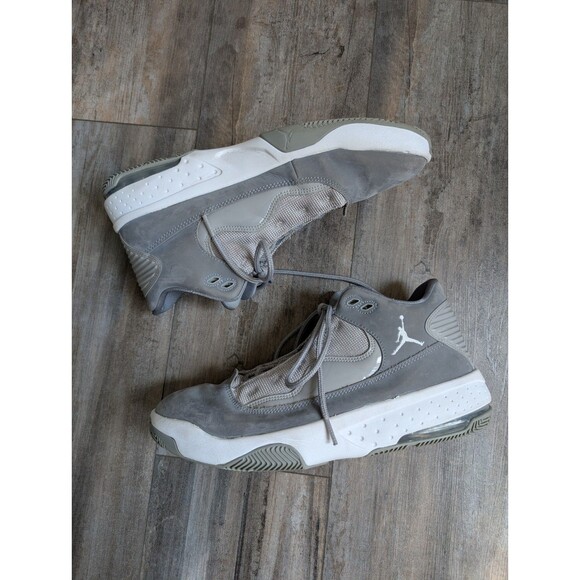 Athletic_Shoes